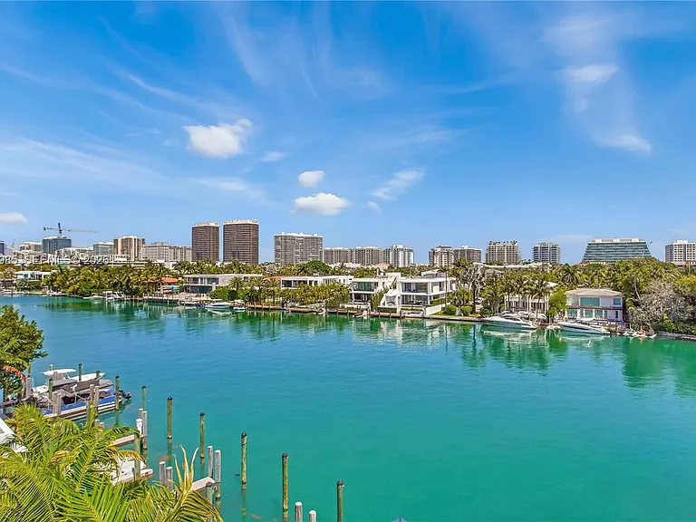 9221 E Bay Harbor Dr #511 — Photo 1
