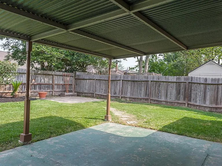 2318 Colonial Ridge Dr — Photo 19