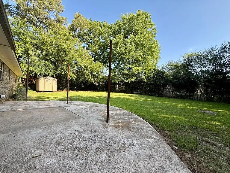 403 E Lynnwood Ln — Photo 18