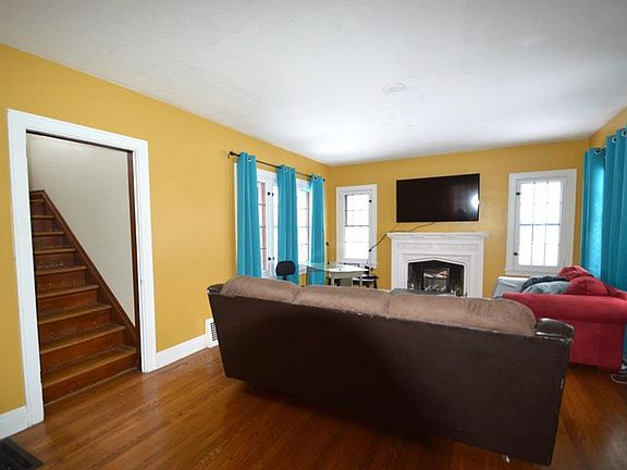 2nd image of 30 E Fairlawn Ave