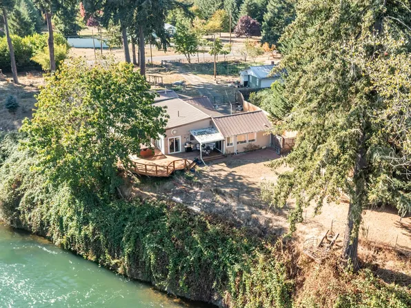 1054 N River Dr #A, Sweet Home, OR 97386