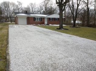 2101 Sunshine Dr, Greenfield, IN 46140