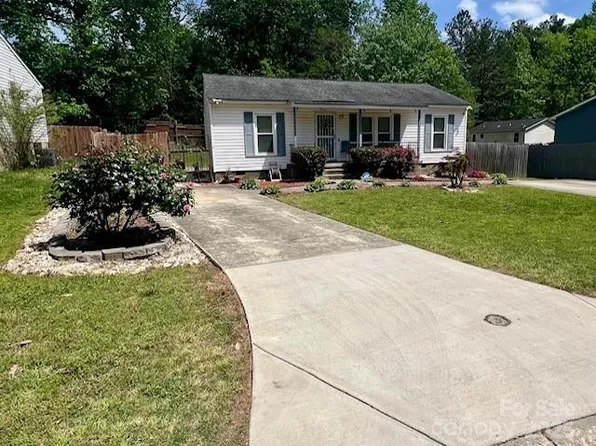 6000 Amberly Ln, Charlotte, NC 28213