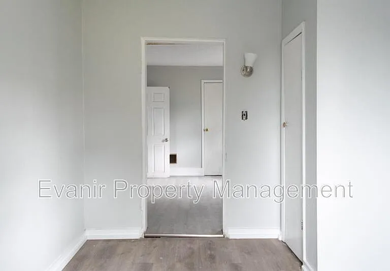 126 N Walnut St — Photo 23