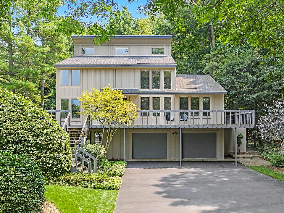 1st image of 285 Sunset Bluff Ct