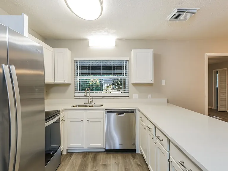 1212 Hunt Ave — Photo 7