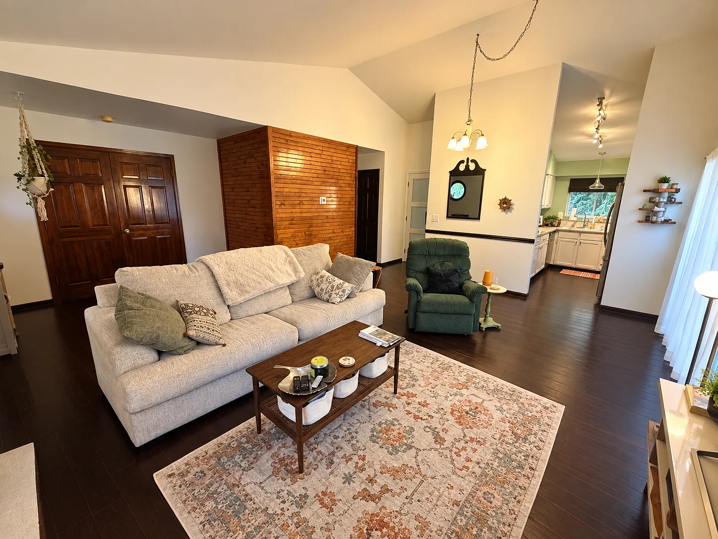 2 bed, 1048 sqft, $1,700 — Photo 4