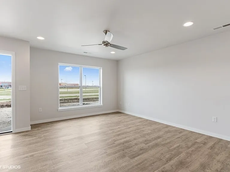 2229 Saint Andrews Dr — Photo 7