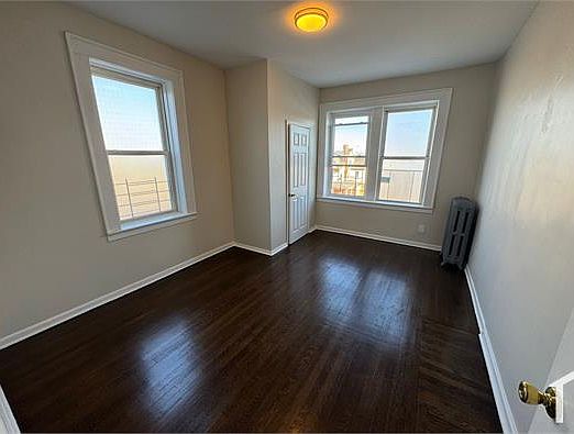 3rd image of 220 Roseville Ave APT 301