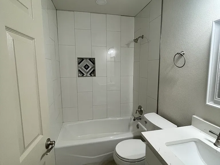 109 Green Meadows Blvd — Photo 14