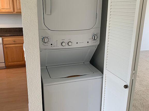 Full Sized Stackable Washer/Dryer