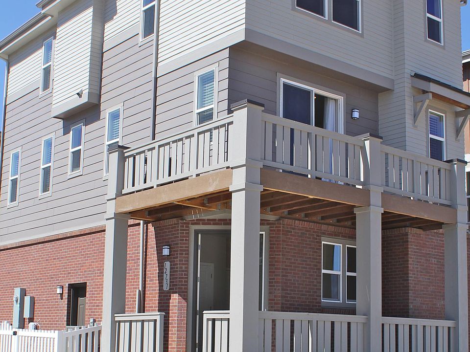 Street View, great corner location near guest parking!