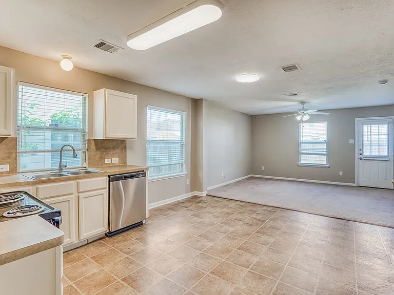 13118 Kingston Point Ln — Photo 7