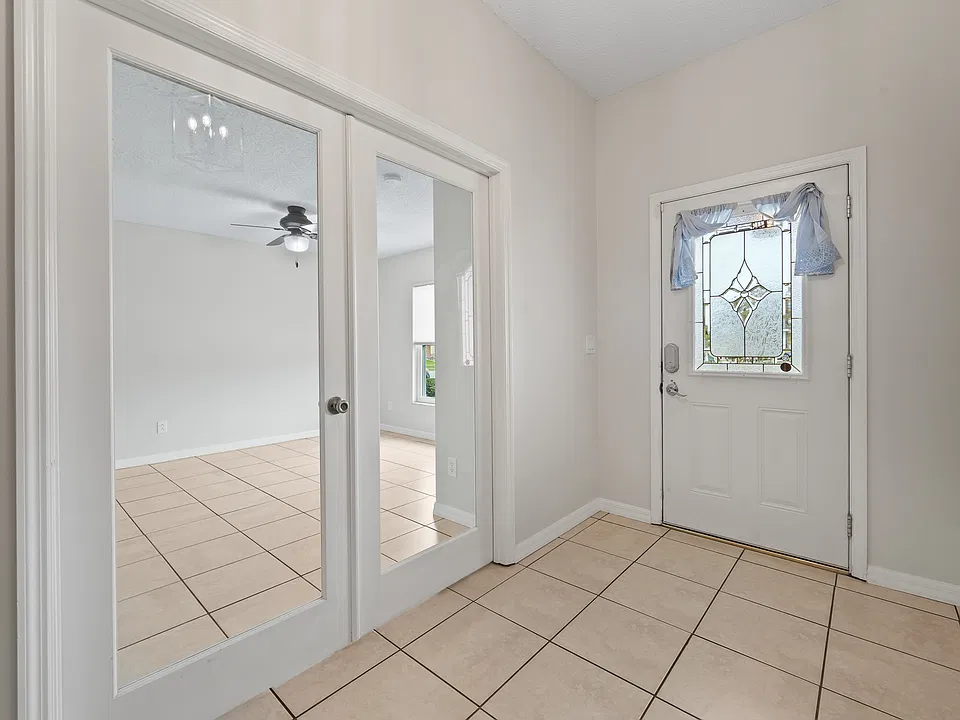 483 Melanie Cir