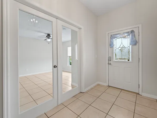 483 Melanie Cir, Melbourne, FL 32901