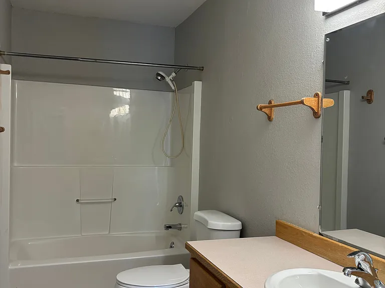 1012 Larch St — Photo 11