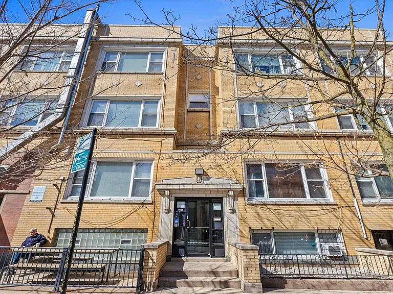 442 W Arlington Pl #2 — Photo 1