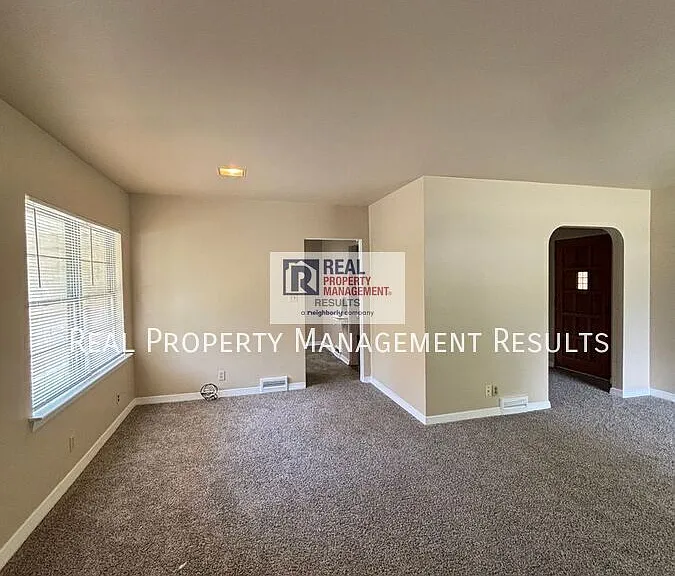 759 S Saint James Blvd — Photo 3