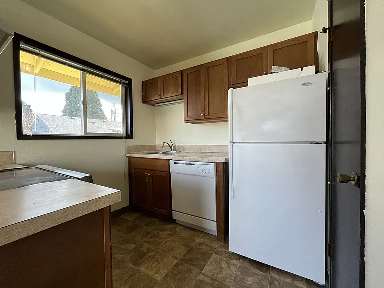 4660 NE Lombard St — Photo 7