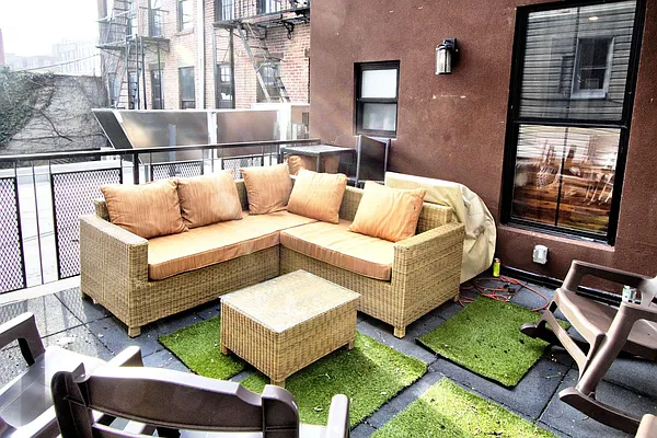 Rented by Mae Equities | media 34