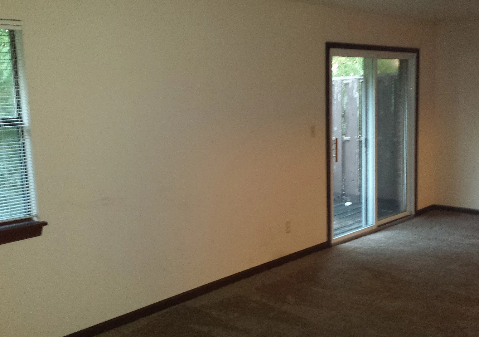 2 bd,1 ba top level Smithton condo, w/d, deck overlooking trees by Broadway and Hwy 63 — Photo 2