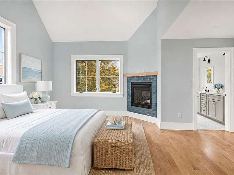 110 Newport Ave — Photo 9