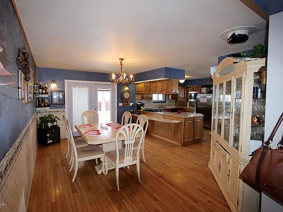 2nd image of 810 Railroad Ave