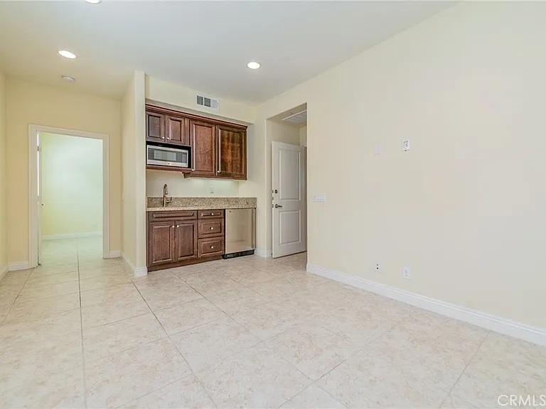 219 Wicker — Photo 11