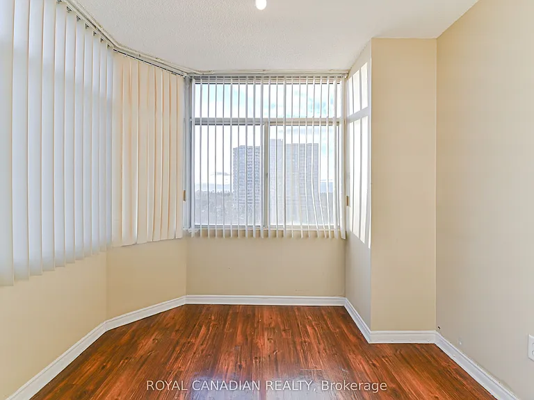 88 Alton Towers Cir #703 — Photo 23