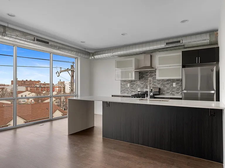 634 W Jefferson St #3 — Photo 1