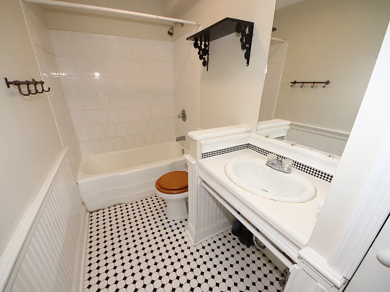 1005 W 36th St #2 — Photo 8