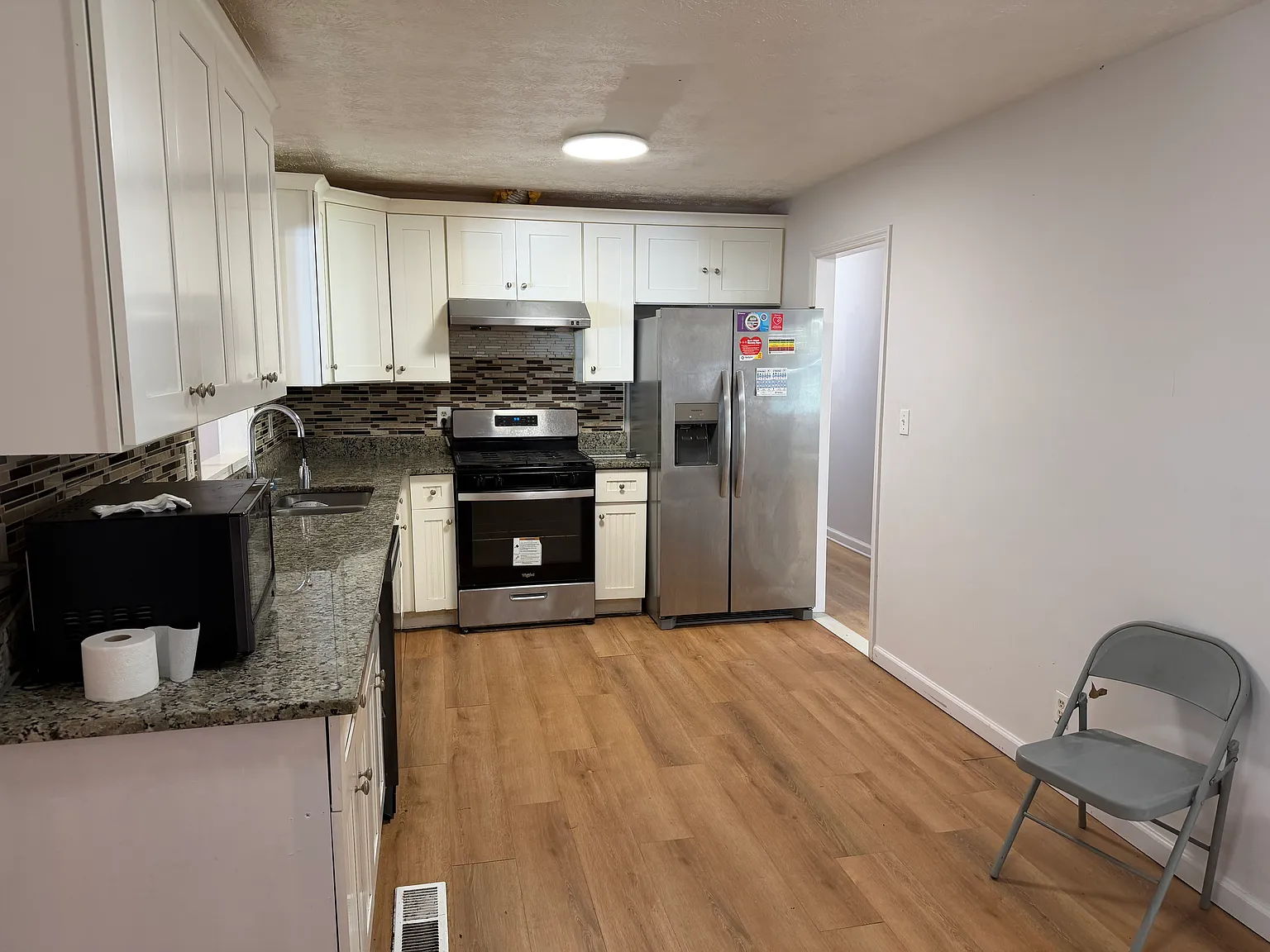 4 bed, 2127 sqft, $2,150 — Photo 2