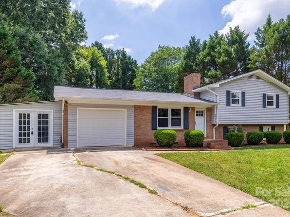 3734 21st St NE, Hickory, NC 28601