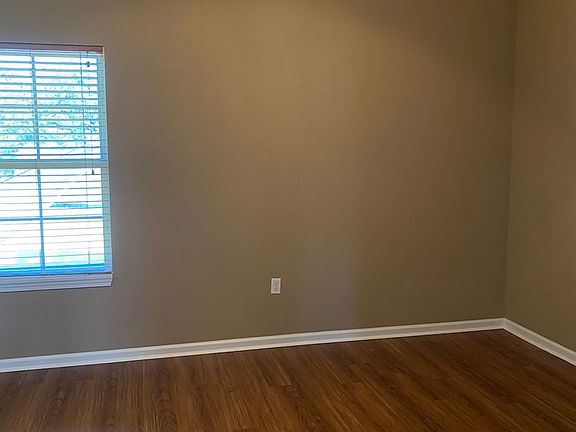 4th image of 1751 Elms St #2
