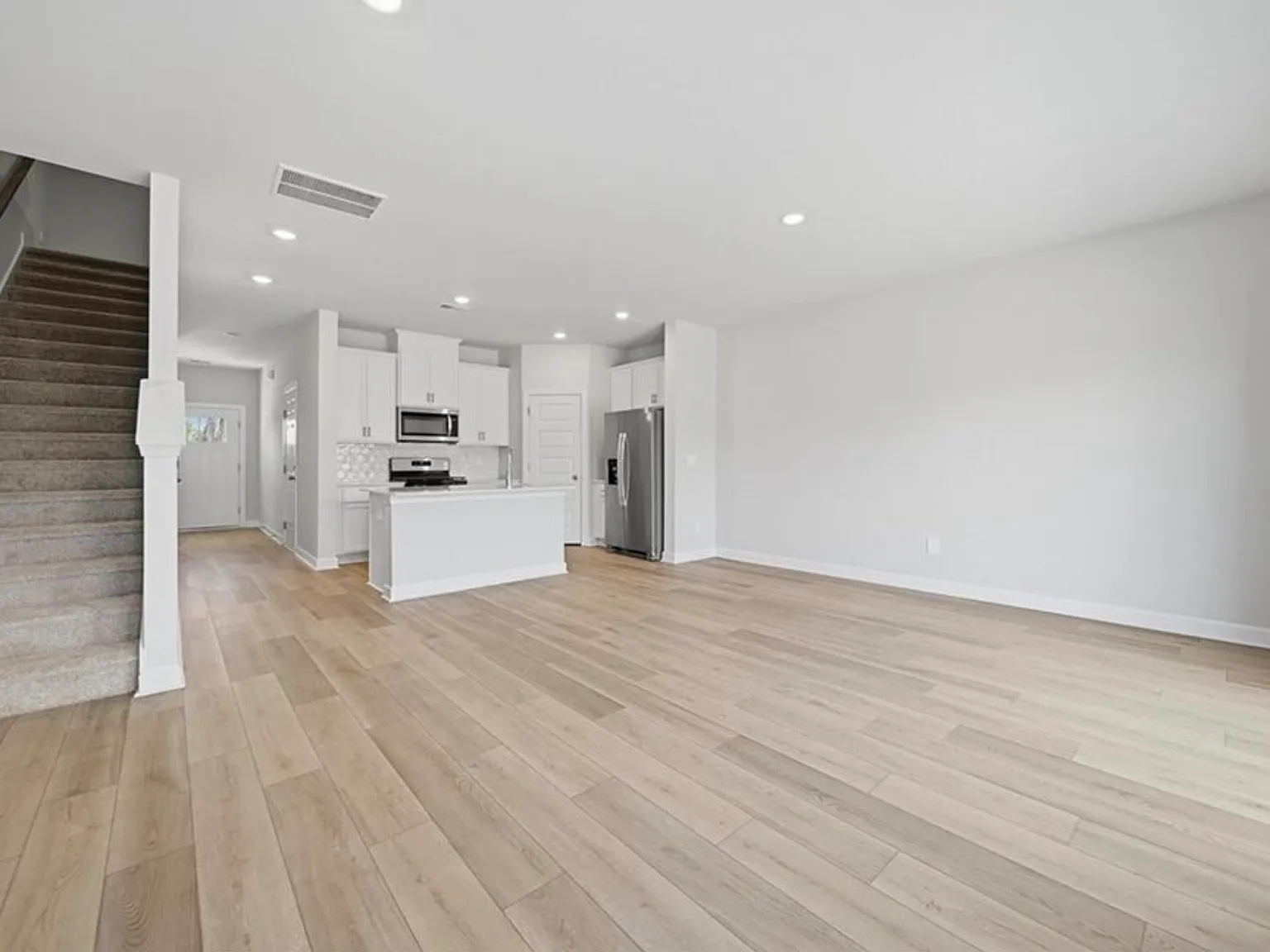 3 bed, 2.5 bath, 1550 sqft, $1,850 — Photo 3
