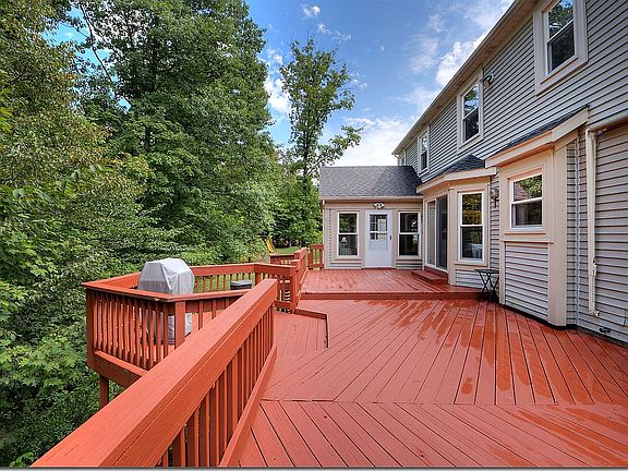 4th image of 700 Rock Creek Dr