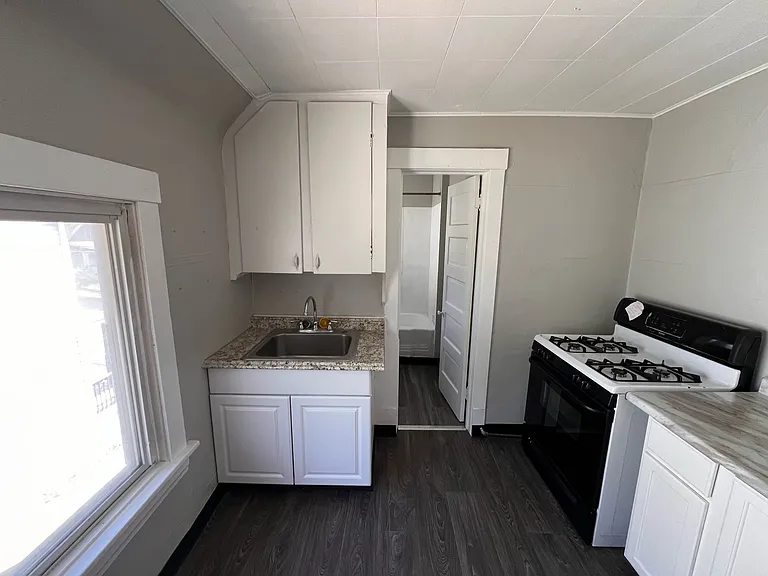 4072 E 123rd St #2 — Photo 2