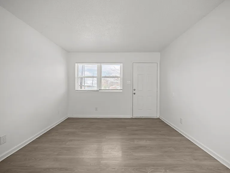 308 W Trinity Ave — Photo 14