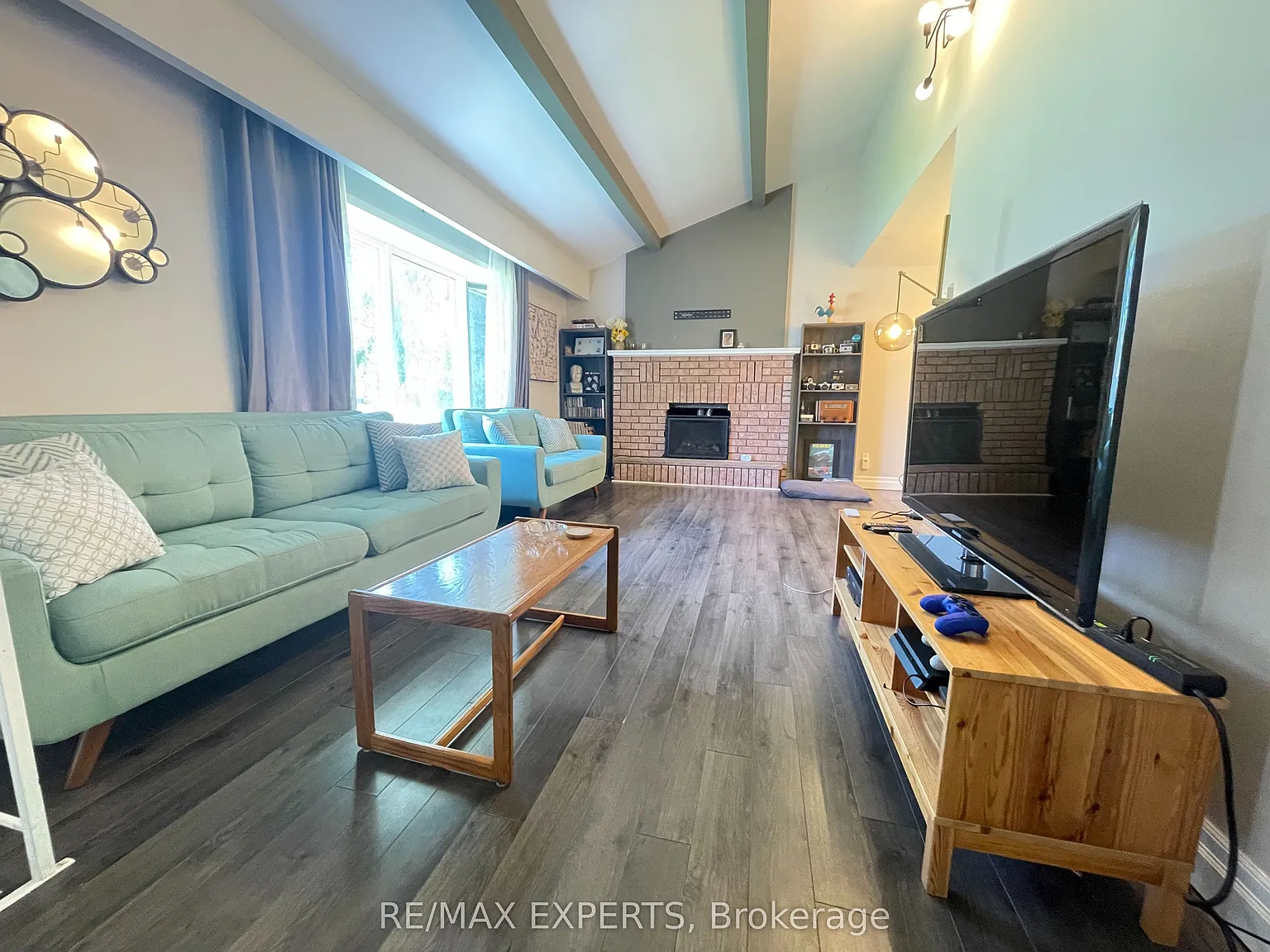 3 bed, $2,495 — Photo 2