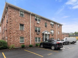 2 Colonial Village Dr APT 4, Arlington, MA 02474