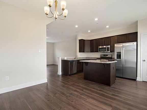 5th image of 109 Holstein Dr