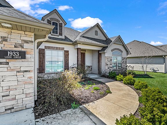 4th image of 1933 Lasso Cir