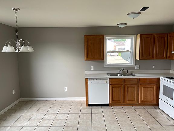 Kitchen and Breakfast Area