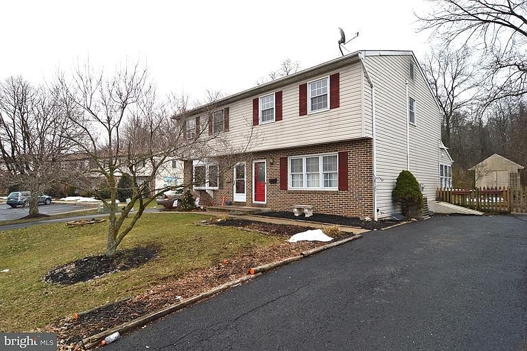 1st image of 534 E Linden St