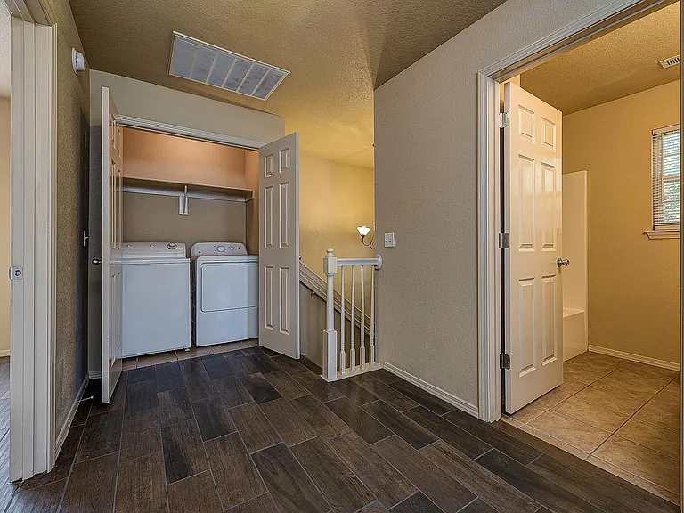 1729 N Willowbrook Dr — Photo 18