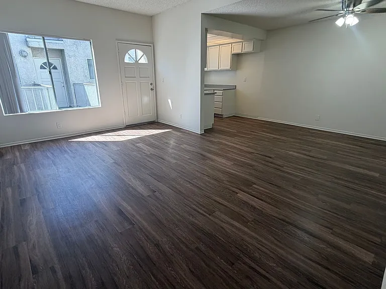 Farmdale Court Apartments — Photo 2