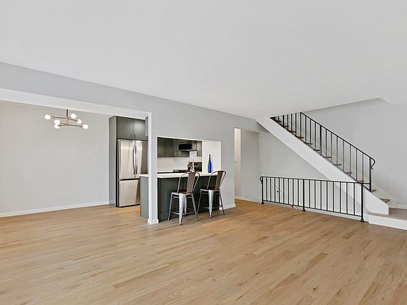 2nd image of 406 Inverrary Ln