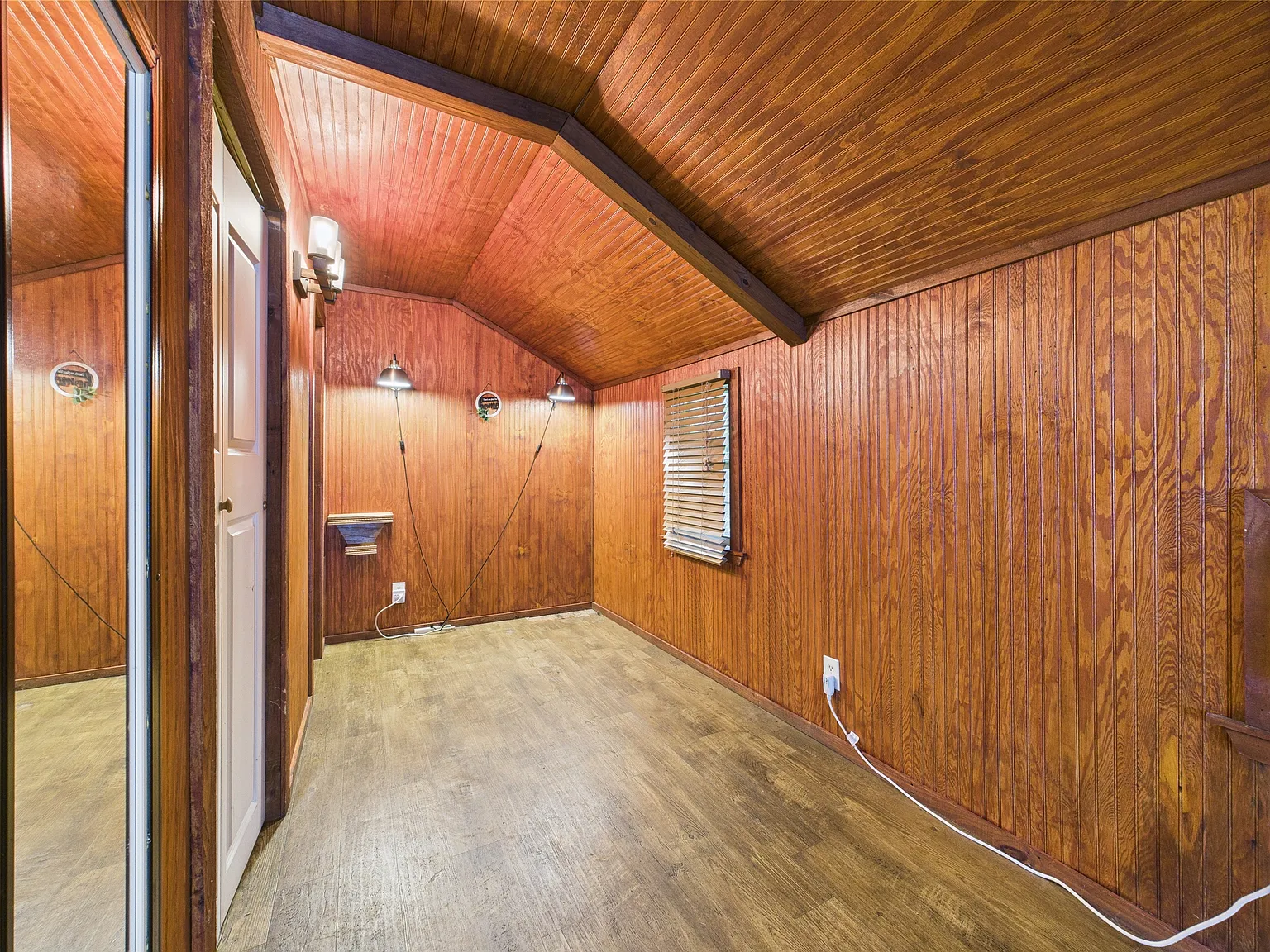 515 Cedar Crest Ct — Photo 4