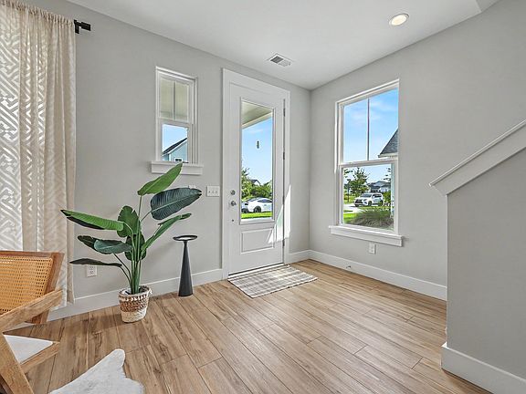 3rd image of 405 Ripple Park Dr