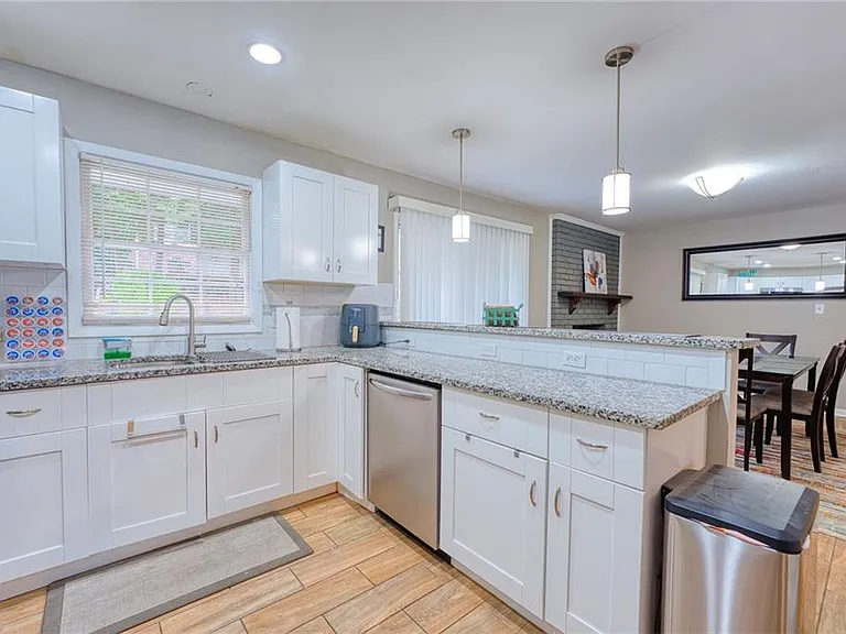 2418 Brookdale Dr NE — Photo 15